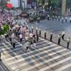 华商头条|国庆首日上海武警拉链式人墙再现 ：保障游客安全和道路顺畅